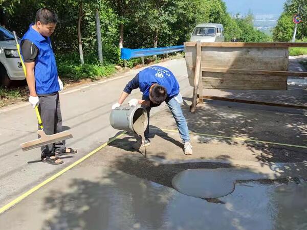 洛陽(yáng)高新區(qū)村村通道路維修過(guò)程